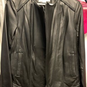 Brand new Michale Kors jacket !!! Negotiable 😏